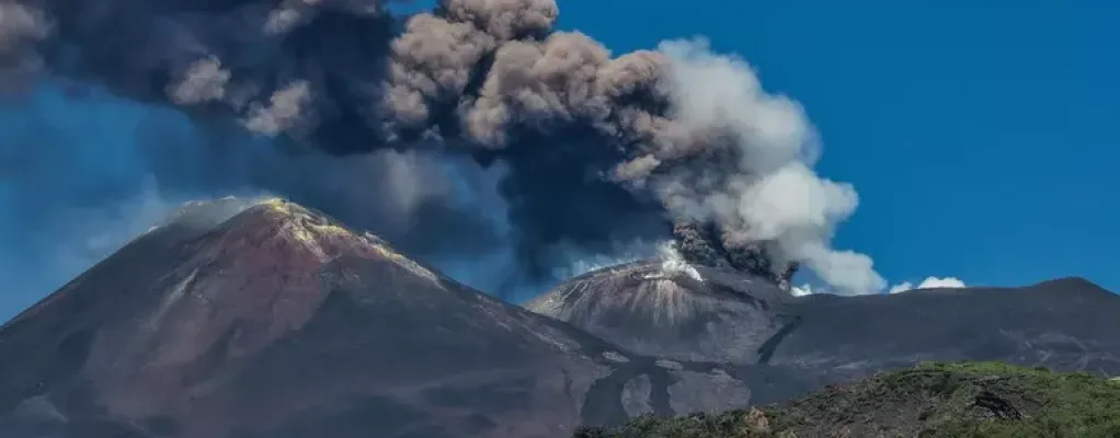 Etna, aeroporto di Catania: sospesi i voli