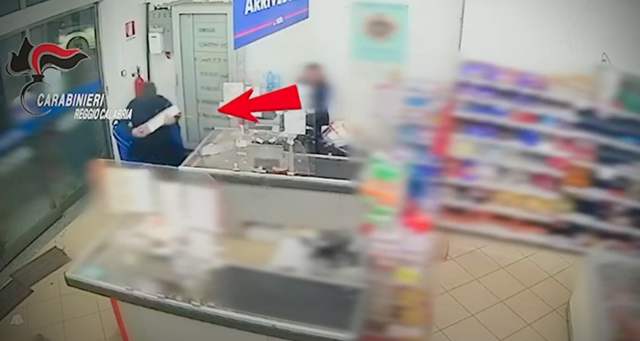 Rapine con pistole ed esplosivi, arrestati due pregiudicati nel Reggino – VIDEO