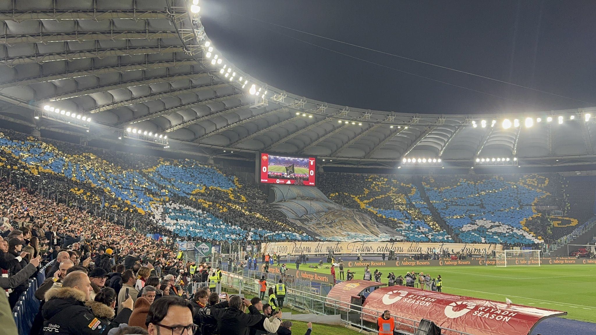Roma-Lazio, bottiglie contro la Polizia: un arresto