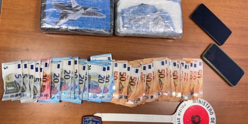 Lamezia Terme, tradito dall'auto in panne: la Polizia lo soccorre e gli trova 2 chili di cocaina