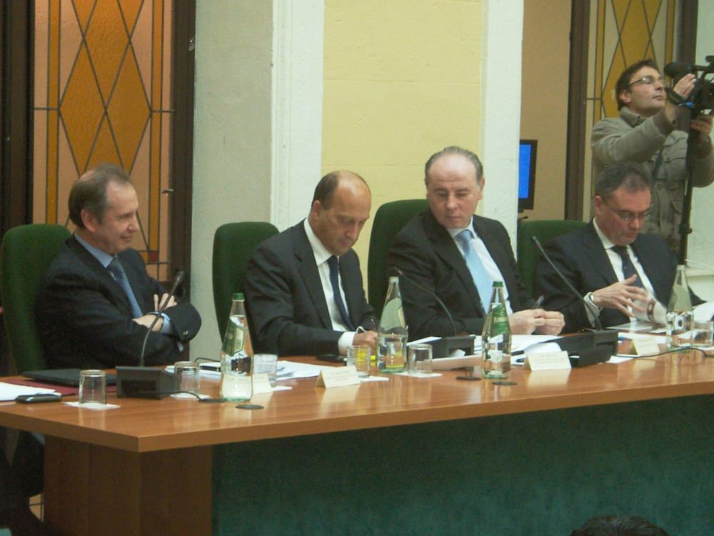 Lavoro, Foti in campo ma Scopelliti diserta