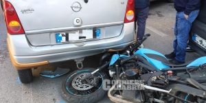 Incidente a Vibo Marina, scontro tra auto e moto: un ferito