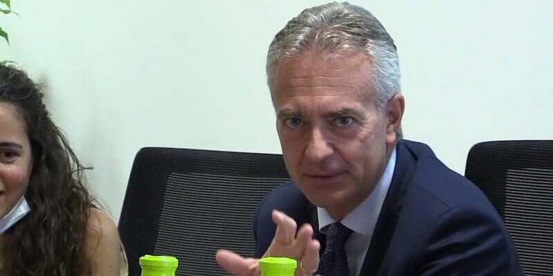 Gallo: «Quando i boschi bruciano, gli avvoltoi si levano in volo»