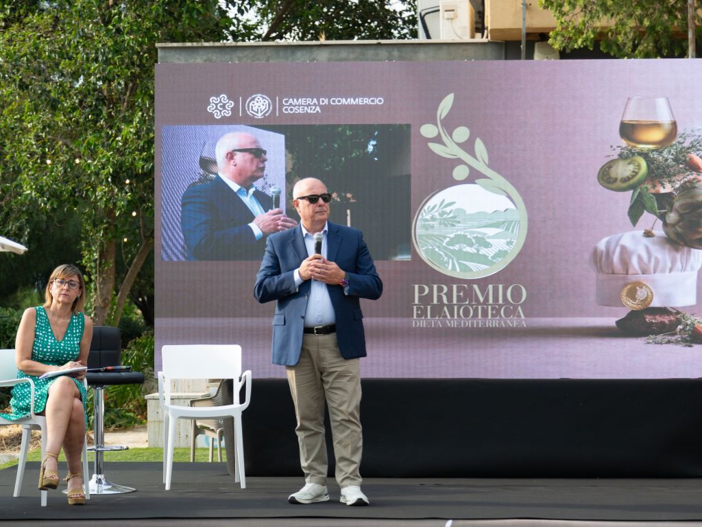 La Camera di Commercio di Cosenza celebra l’olio di pregio con il Premio Elaioteca Dieta Mediterranea – VIDEO