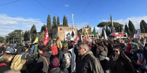 Contro il ddl Sicurezza il corteo a Roma: «Un attacco ai diritti»