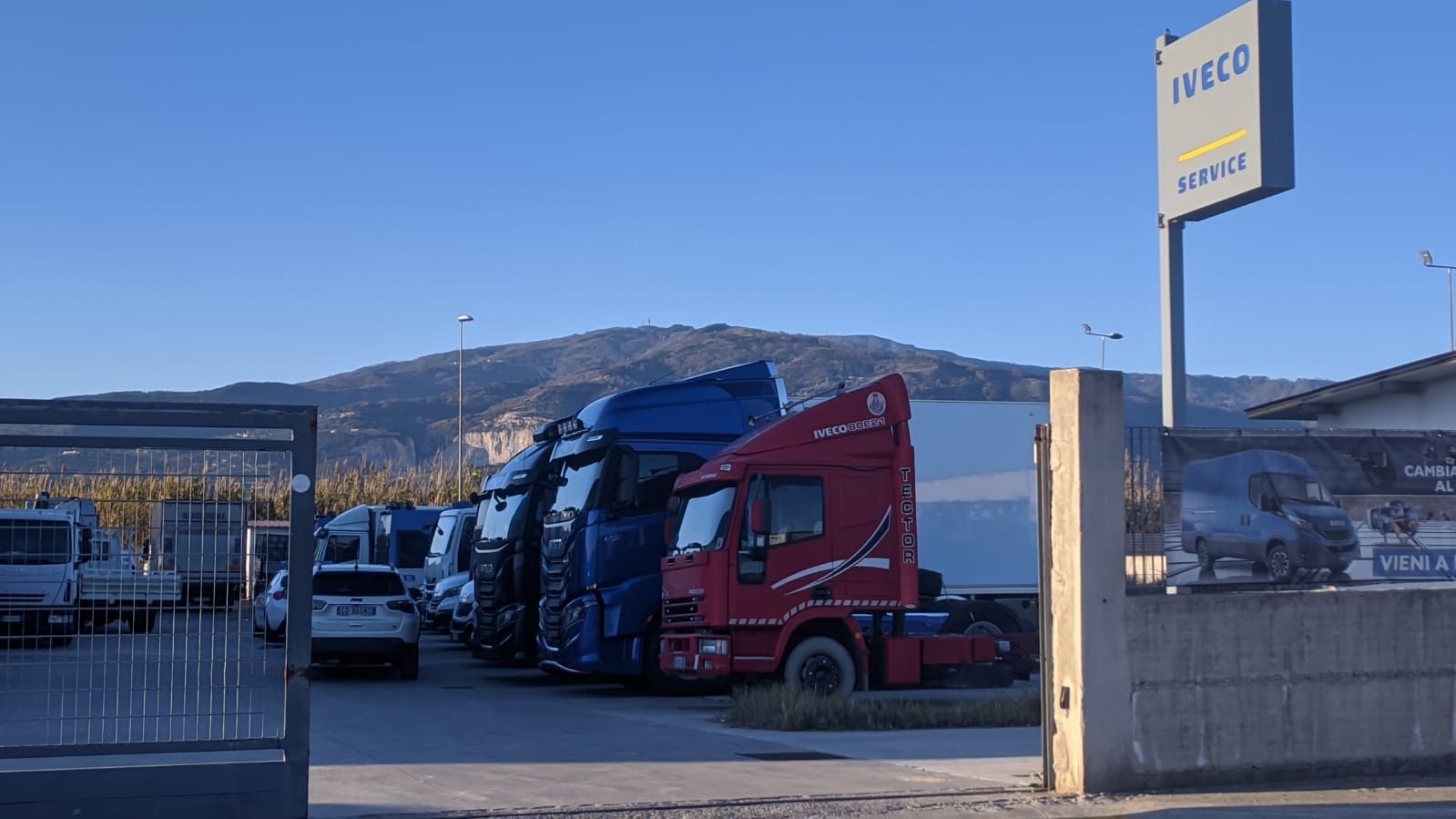 Muore schiacciato da un camion in officina a Lamezia Terme – VIDEO