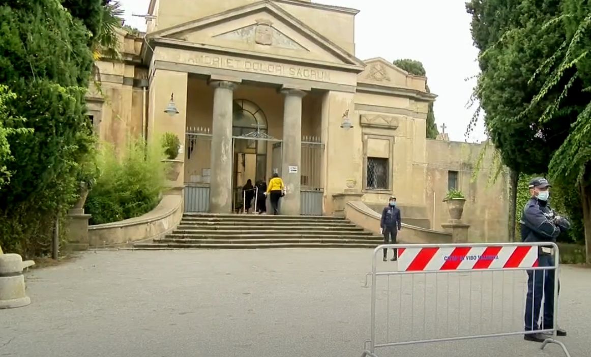 Vibo, trovati i resti di quattro defunti sul tetto di una cappella. Avviate le indagini