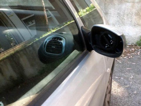 Torna in libertà il "truffatore dello specchietto"