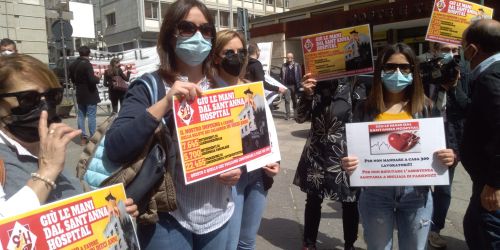 sit-in difesa del Sant'Anna Hospita