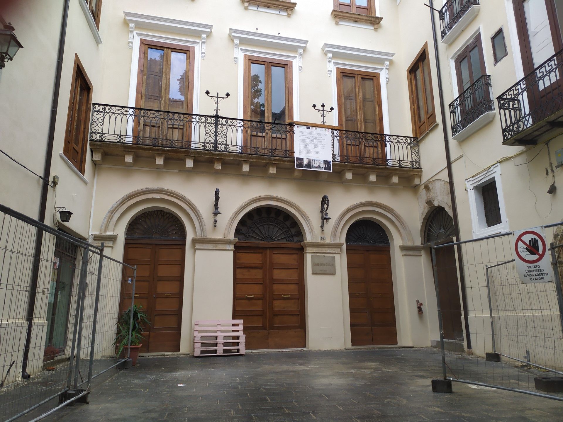 Non solo fondi a pioggia, ecco chi tiene vivo il centro storico di Cosenza