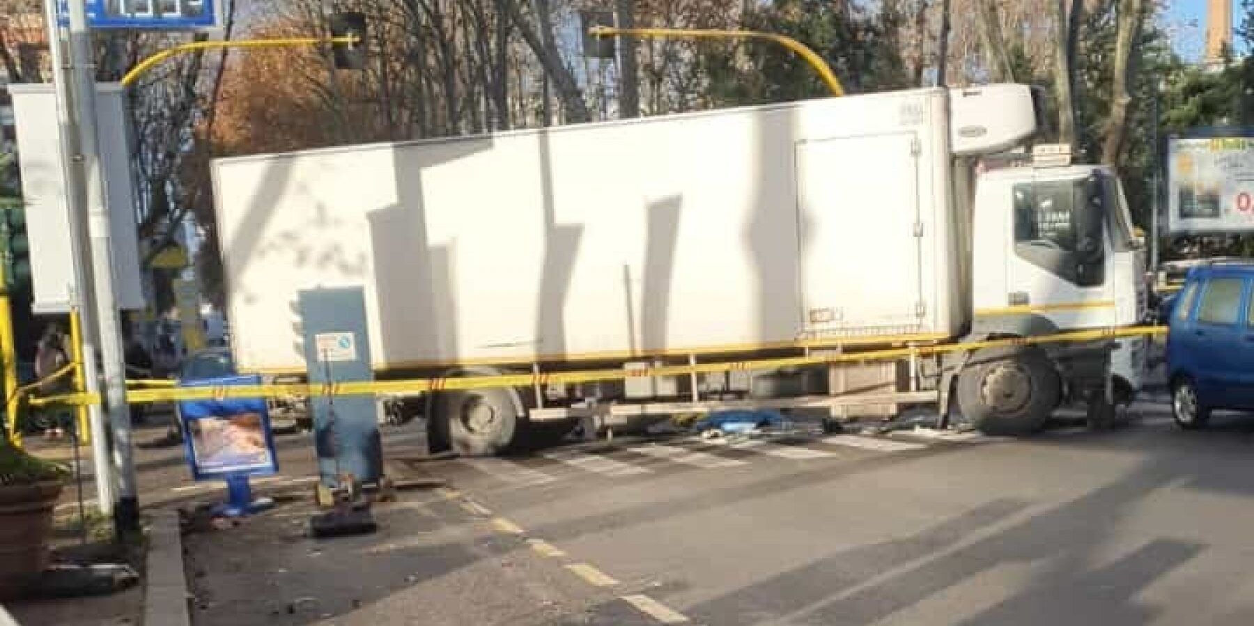 Scontro camion-scooter a Roma, muoiono due 18enni