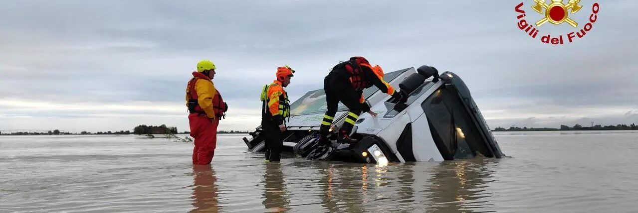 Maltempo in Emilia, si aggrava il bilancio: nove le vittime. Diecimila evacuati – VIDEO