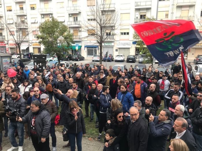Cosenza, tifosi davanti al tribunale per il caso Bergamini