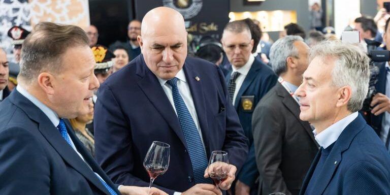 Vinitaly, apprezzamento per i vini calabresi. Avviata sinergia con l’Istituto per il Commercio estero