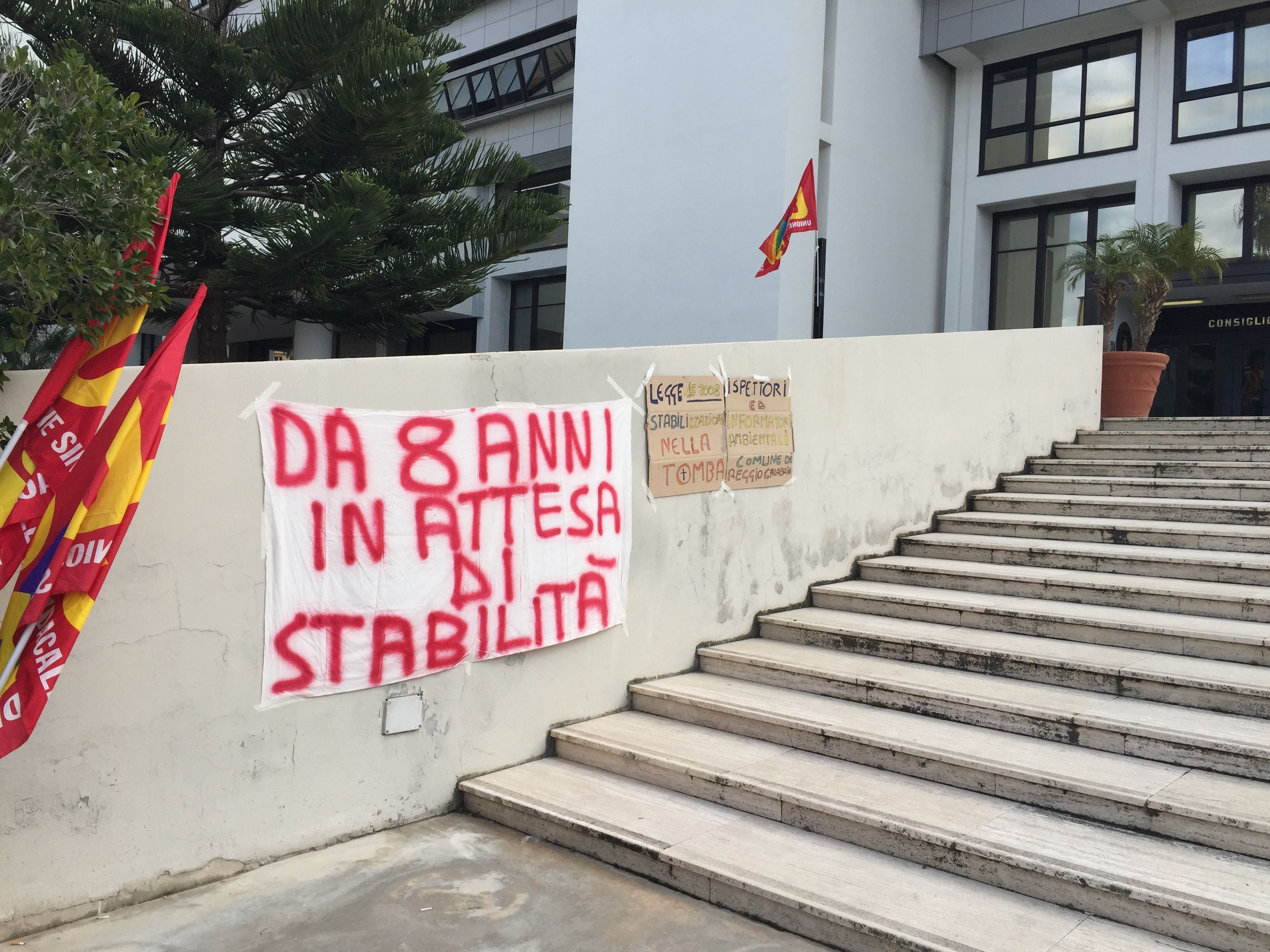 Lsu-lpu, sit-in davanti alla sede del Consiglio