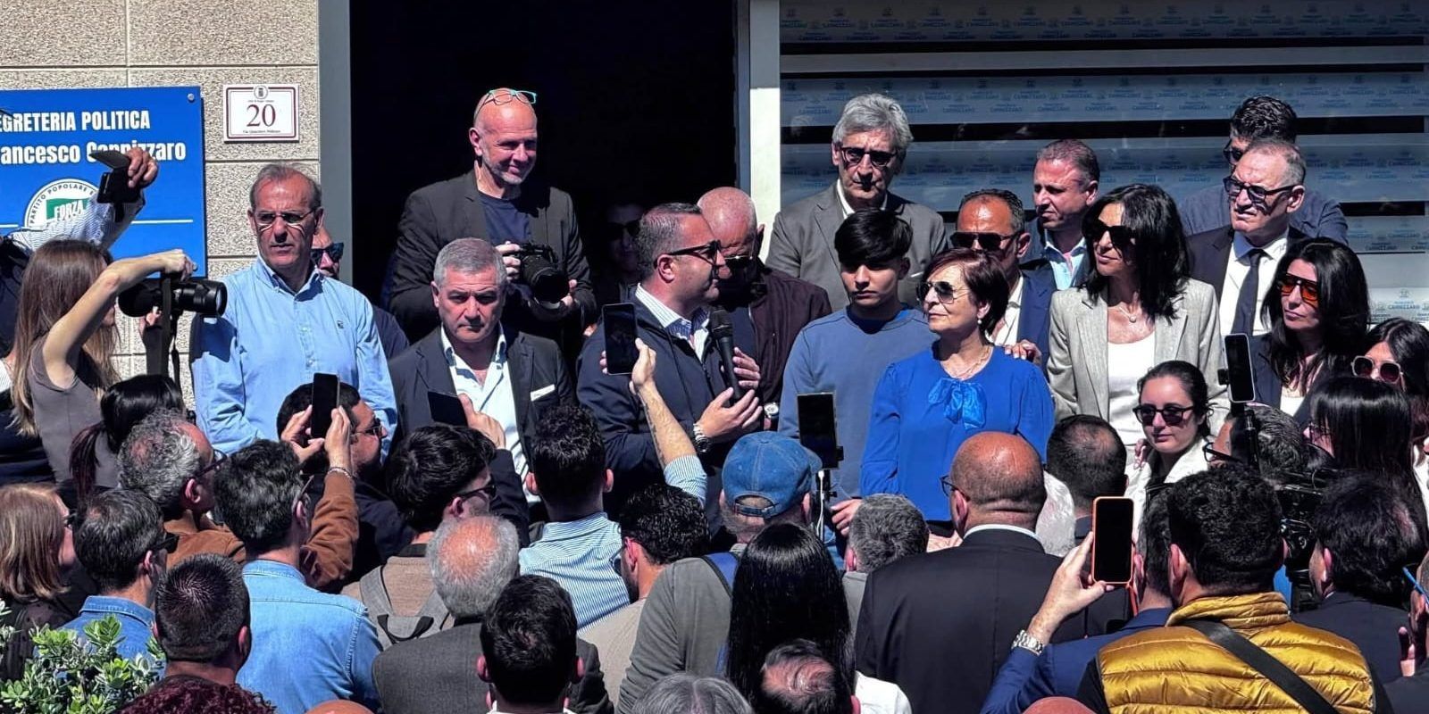 Reggio, Cannizzaro inaugura il comitato elettorale: «Questa città deve risorgere». Con lui 12-13 liste