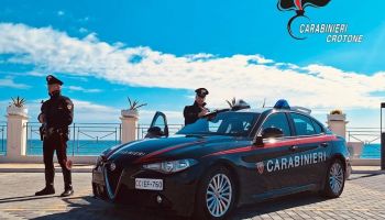 Viola i domiciliari dopo l’arresto per maltrattamenti in famiglia, passa in carcere un uomo di Cirò Marina
