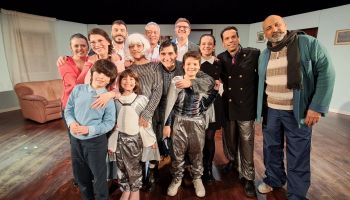 “Il bimbo parlante”: risate e riflessione sul palco di “Domenica d’Incanto”