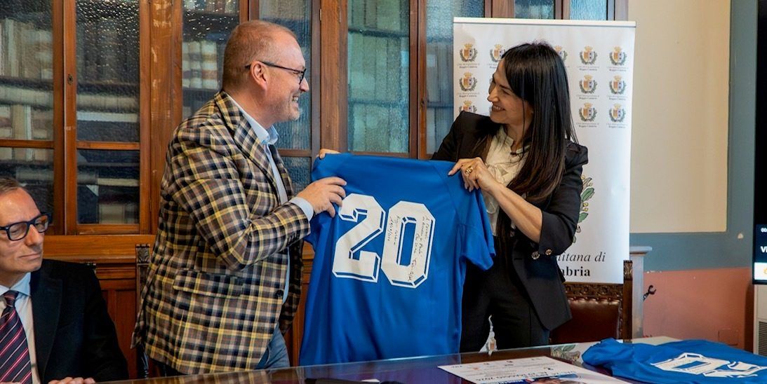 Leggende del calcio, arriva a Reggio Calabria la mostra “Paolo Rossi un Ragazzo d’Oro”