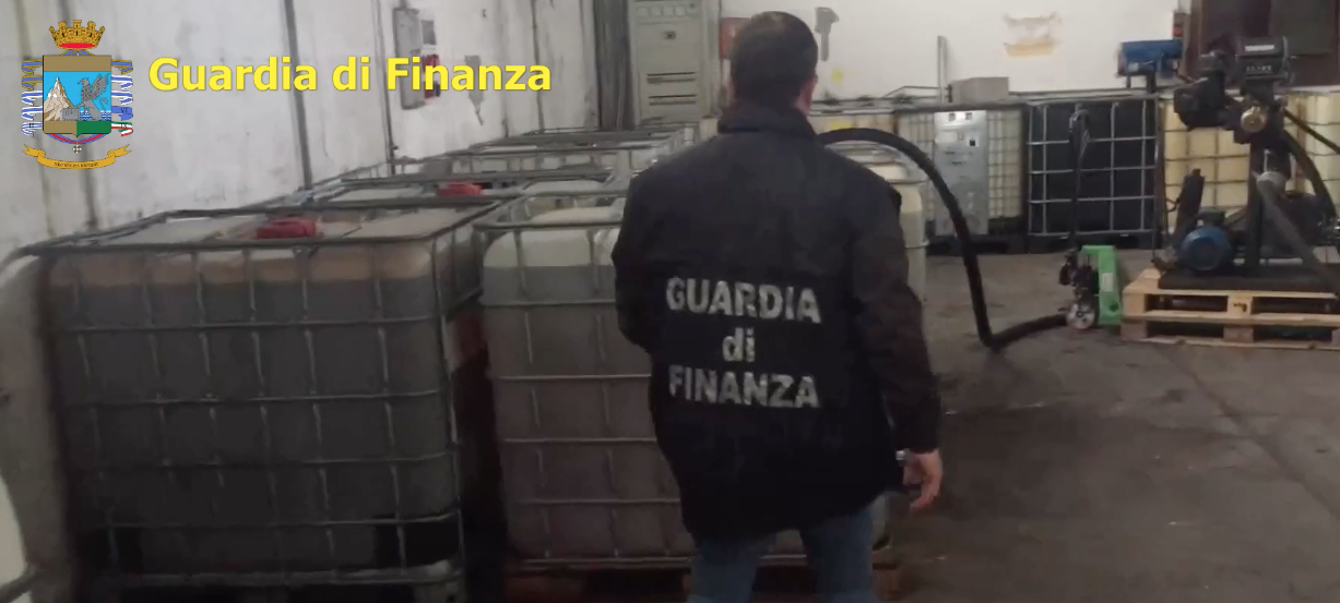 Imprenditori collusi e riunioni con i Mancuso. «Il petrolio frutta più della droga» – VIDEO