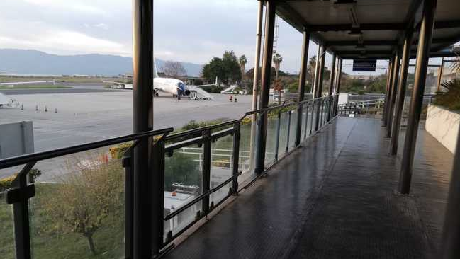 Reggio, fumo avvolge la torre di controllo: volo dirottato a Lamezia