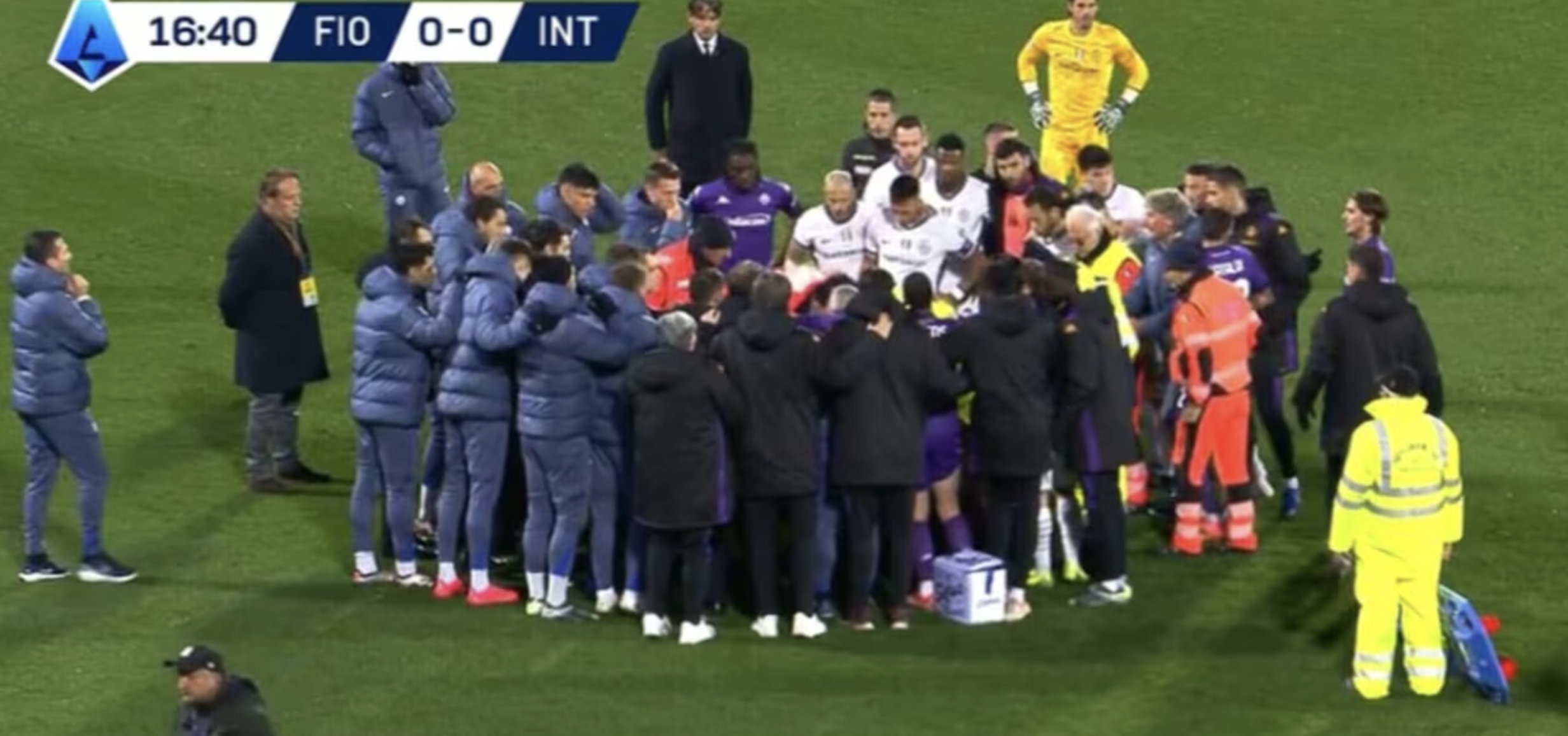 Bove si accascia al suolo: sospesa Fiorentina-Inter