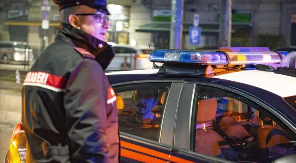 Ubriaco in auto urta altri mezzi e finisce contro un muro, Cosentino arrestato a Enego