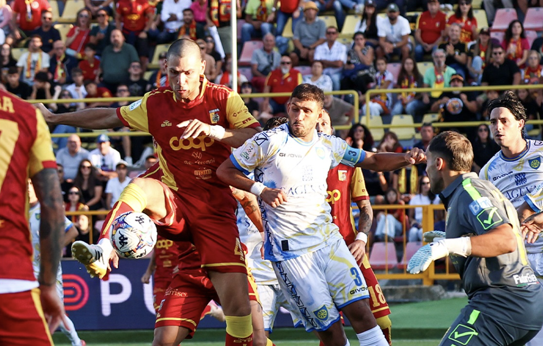 A segno i due baluardi della difesa Antonini e Illanes: finisce 1-1 tra Catanzaro e Carrarese