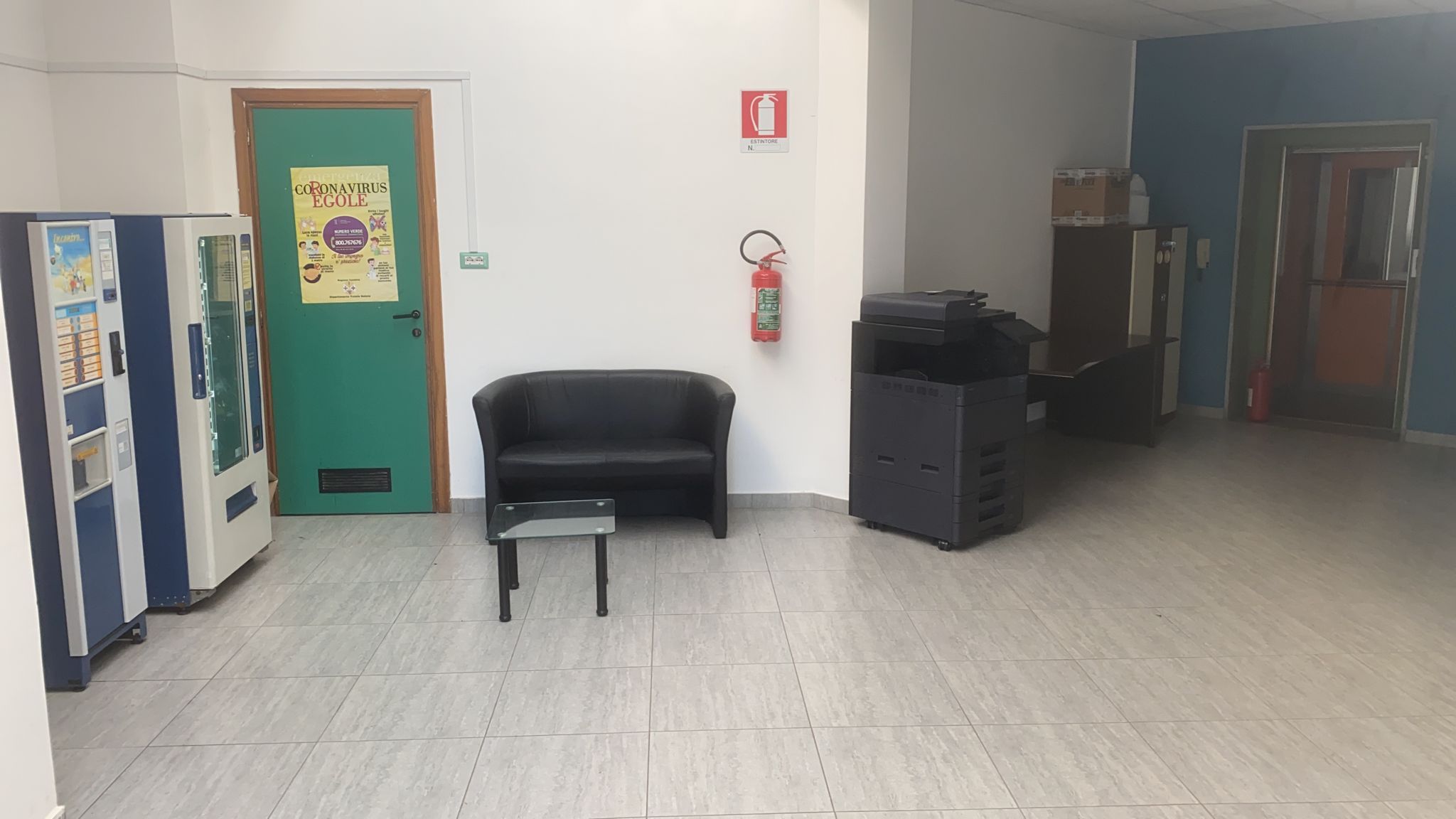 Regione, Csa-Cisal: «A Crotone 29 dipendenti parcheggiati in mezzo alle scale senza una postazione» – FOTO e VIDEO
