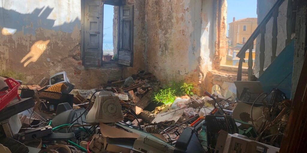 Rossano, emergenza igienico-sanitaria nei pressi del Comune. Informato il prefetto