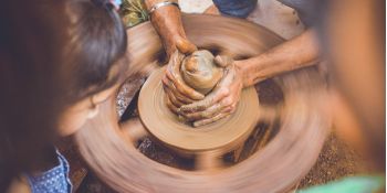 Cosenza, Oltre la Superficie – Esplorazioni tra Arte, Psicologia e Creatività