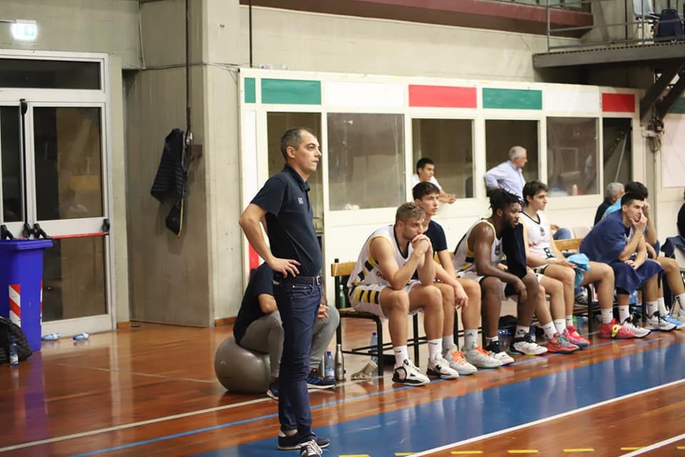 Si separano le strade tra coach De Martino e il Basketball Lamezia