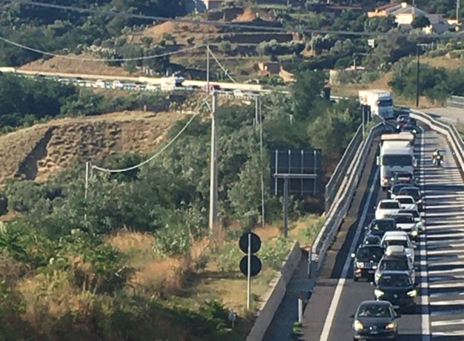 Due ore d’attesa in Calabria per gli imbarchi verso la Sicilia