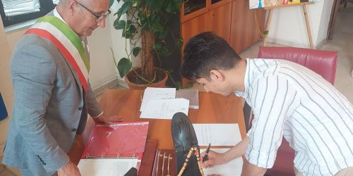 Dallo sbarco in Calabria alla cittadinanza italiana, a Taurianova la storia di Hamid