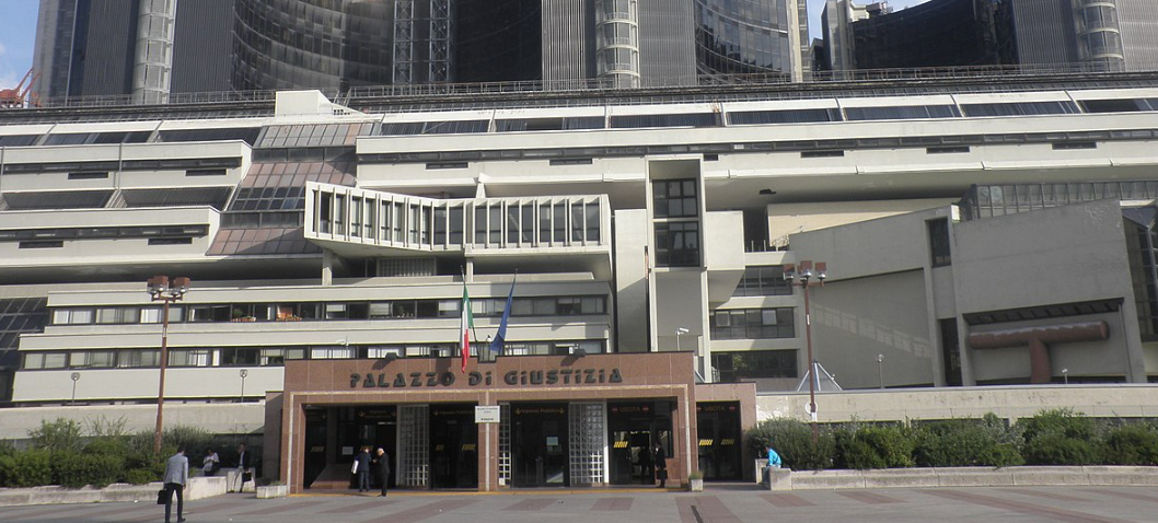 Spari contro il Palazzo di Giustizia a Napoli