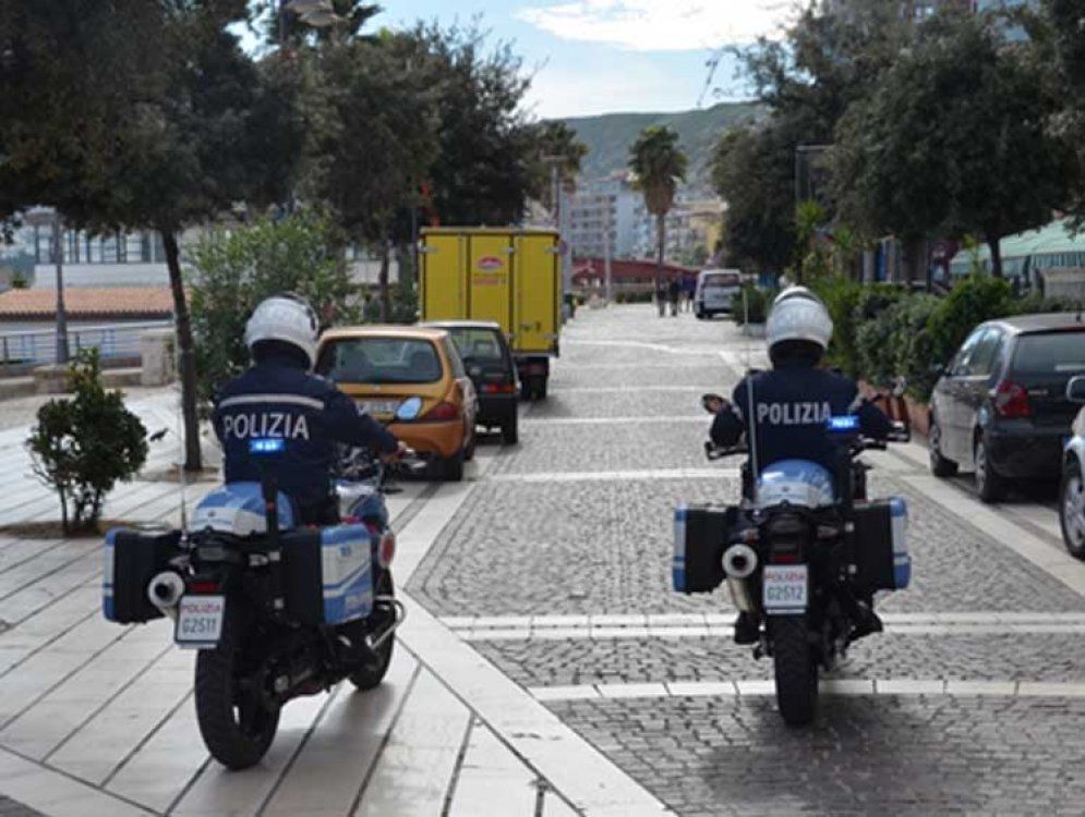 Ruba in un ristorante a Crotone, beccata 25enne