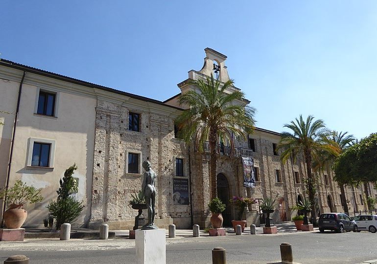 Agguato a Soriano, lettera aperta del sindaco: «Profondo dolore. Ci costituiremo parte civile»