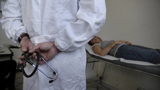 «Quel medico di guardia molesta le pazienti». Il caso (e le denunce social) sul Tirreno cosentino