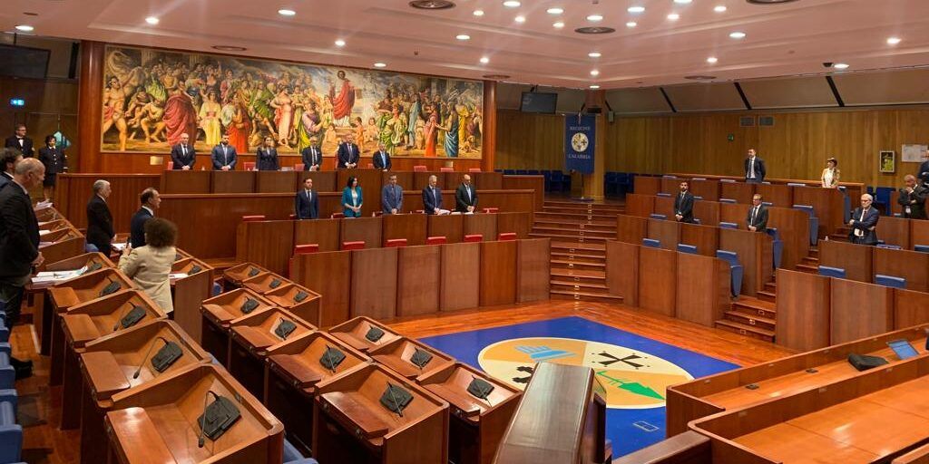 In Consiglio regionale osservato un minuto di silenzio in memoria di Silvio Berlusconi