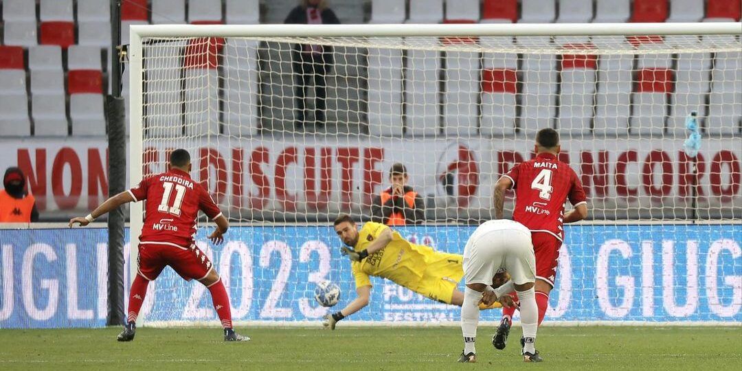 Micai risponde agli insulti dei sostenitori del Bari: «Rifarei tutto per rispetto dei 1200 tifosi venuti da Cosenza»