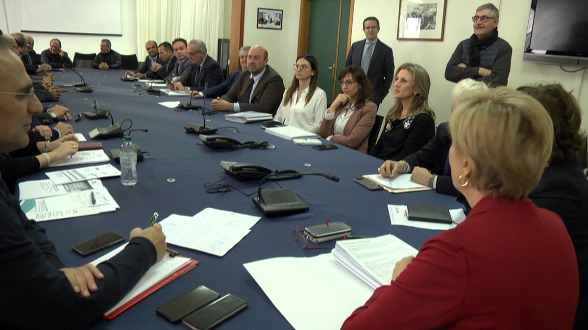 Problemi idrici a Crotone, il Prefetto: «I veri debitori sono i cittadini che non pagano» – VIDEO