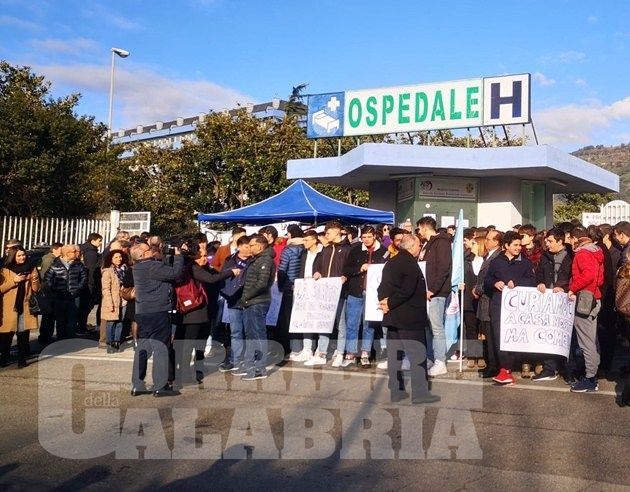 La lenta agonia dell’ospedale di Lamezia: «È un affronto alla città, ora basta!» – VIDEO
