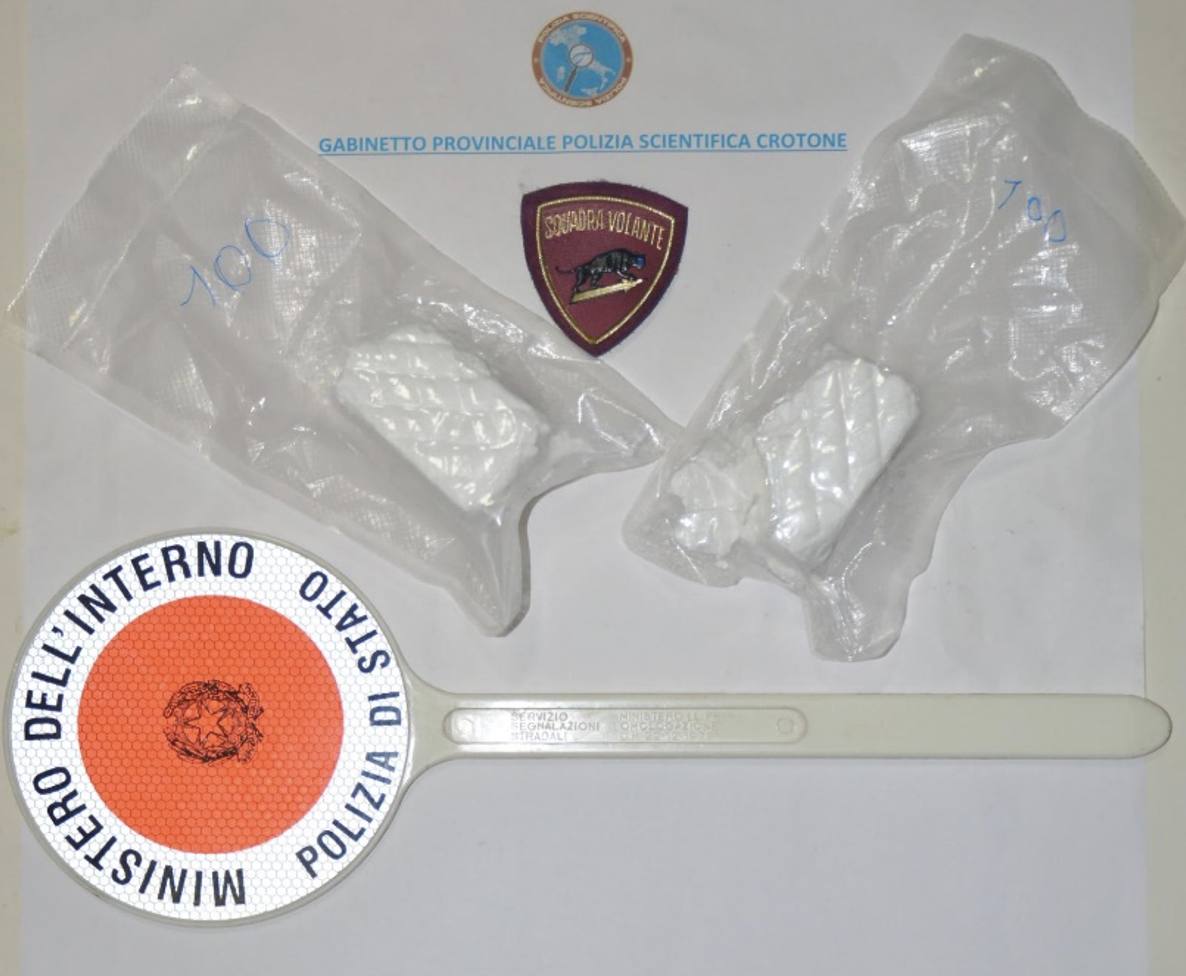 Crotone, sorpreso con più di mezzo chilo di cocaina: arrestato