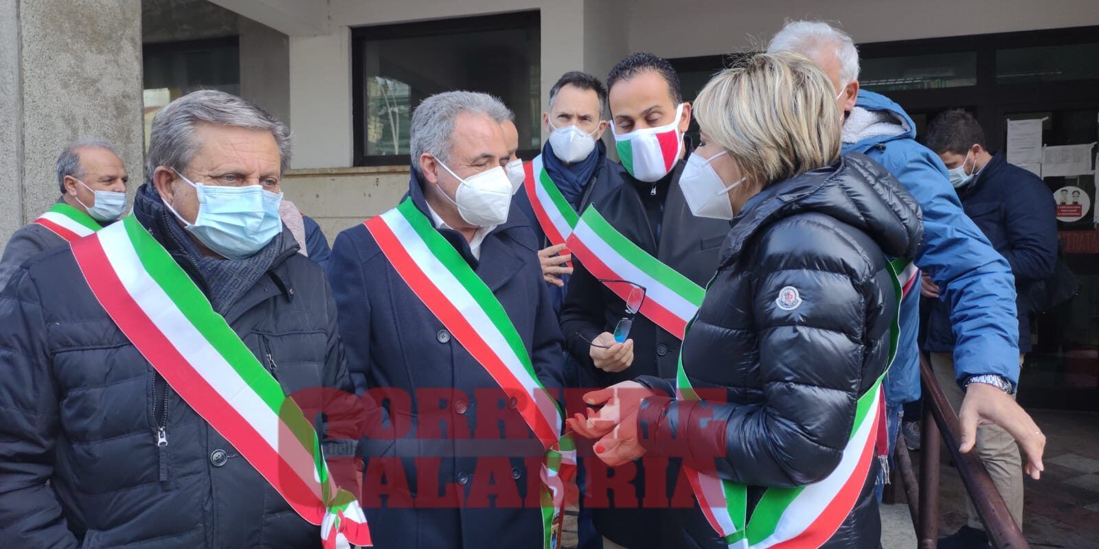 Vaccini da Vibo a Reggio, vince la linea dura dei sindaci: bloccato (per ora) il trasferimento – VIDEO E INTERVISTE