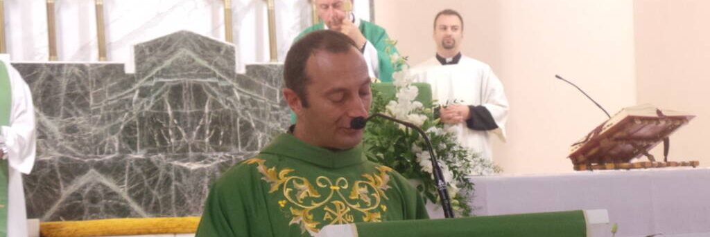 «Papa Francesco è un usurpatore». Scatta la scomunica per il parroco