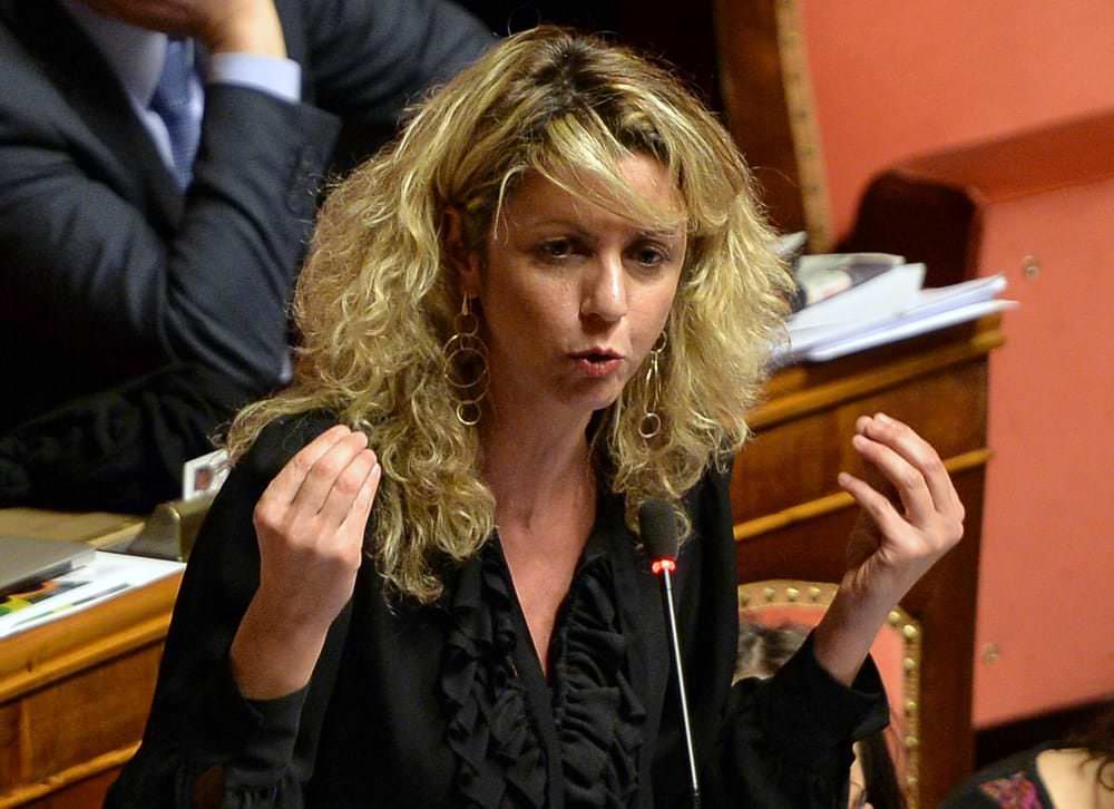 M5S, Lezzi: «Sosterremo le imprese di Crotone colpite dal tornado»