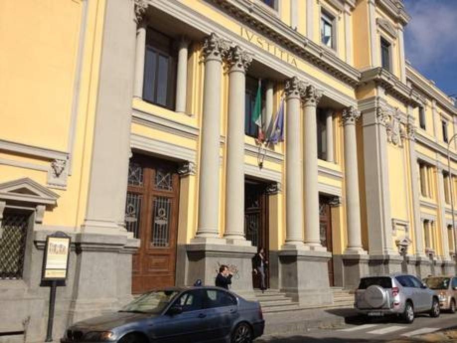 Neonata in valigia, interrogata la madre