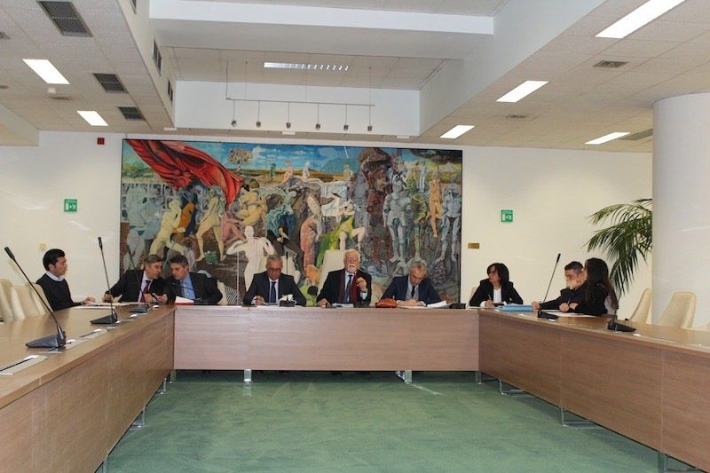 Commissione insediata, ma sul lavoro è già rinvio