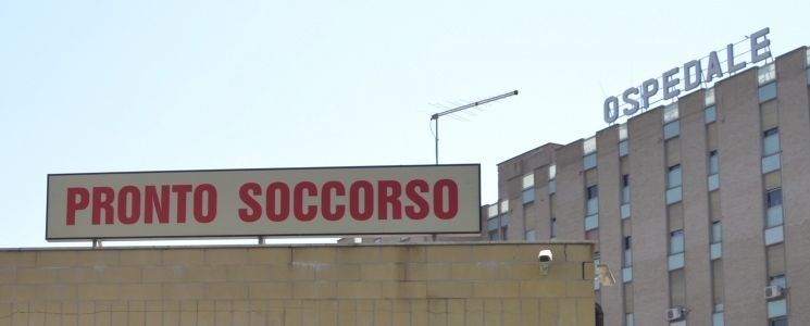 Crotone, bimbo di tre anni precipita dalle scale e muore