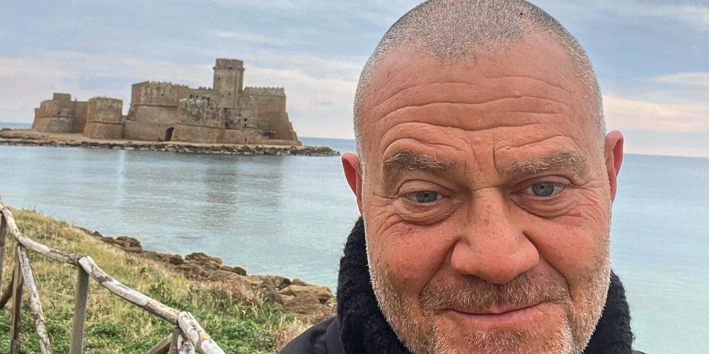 Un post da Le Castella, l’omaggio di Golia de “Le Iene” alle bellezze della Calabria